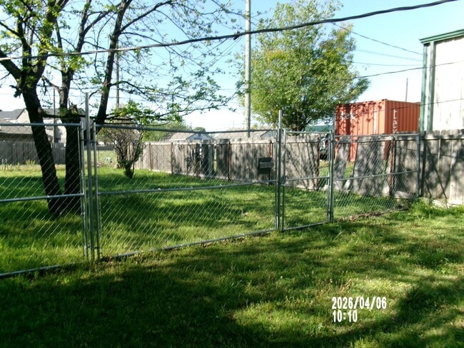 Building Photo - 2112 SW A Ave