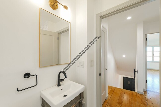 Building Photo - 31 Excelsior Ct