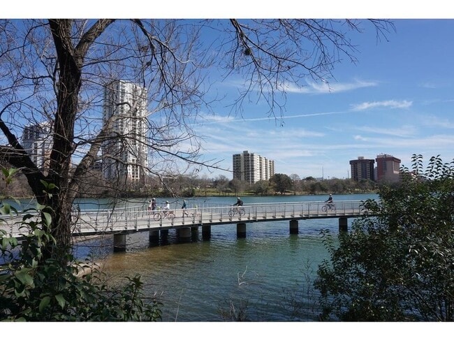 Building Photo - 500 E Riverside Dr