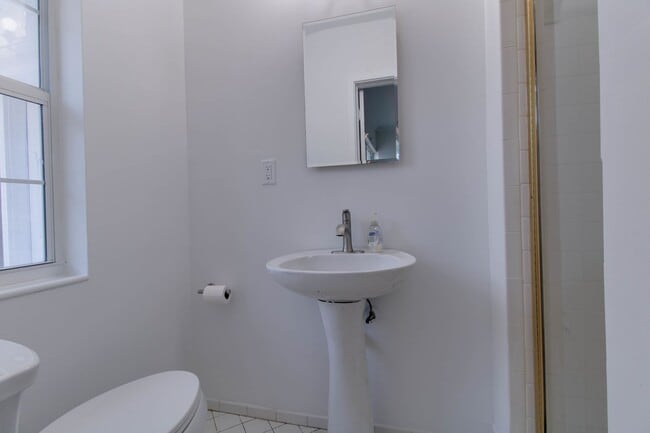 Building Photo - 1667 Mizell Ave