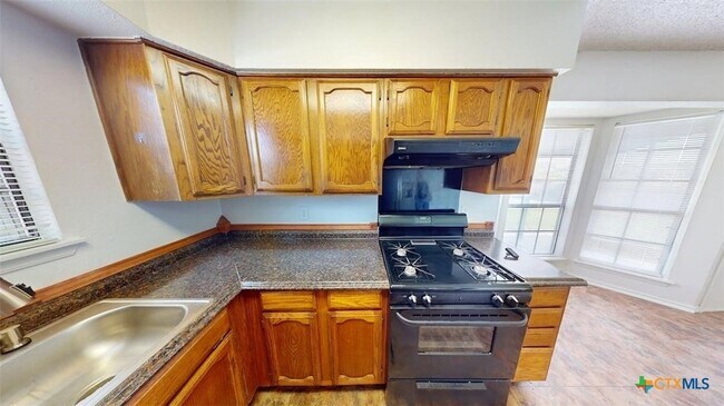 Building Photo - 1613 Bobby Lee Dr