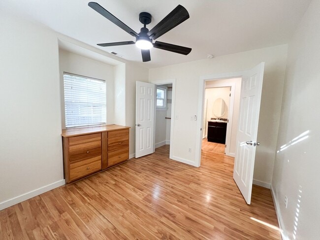 Building Photo - 1 Bed/1 Bath Cottage Style Home
