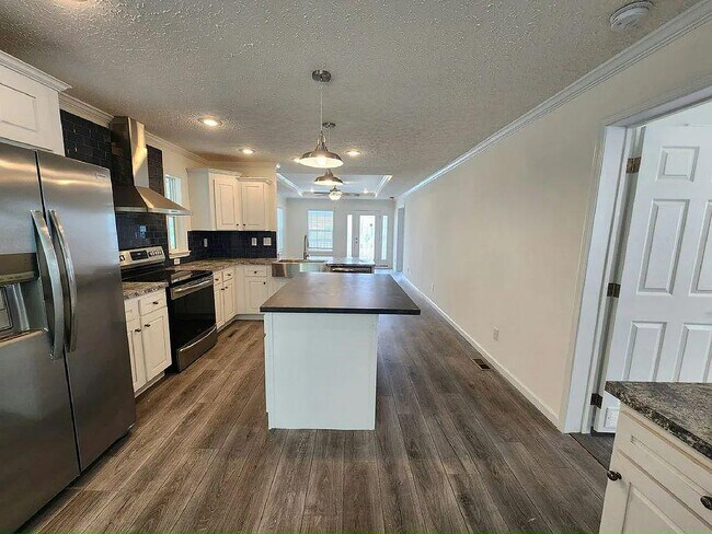 Building Photo - 164 Eland Dr