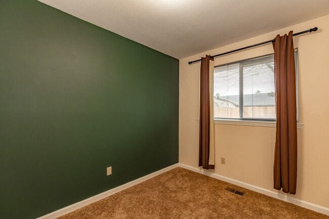 Building Photo - **MOVE IN SPECIAL!** Pet Friendly Charming 3 Bedroom Home with large office!