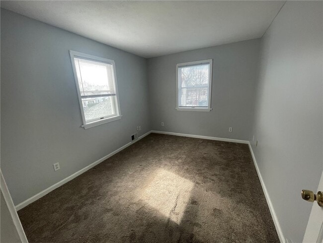 Building Photo - 132 E Maple Ave