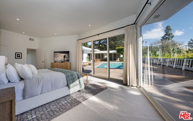 Building Photo - 1121 Loma Vista Dr