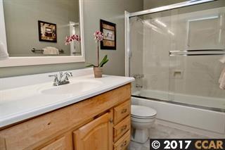 Full bath #2 - 133 Lawnview Cir