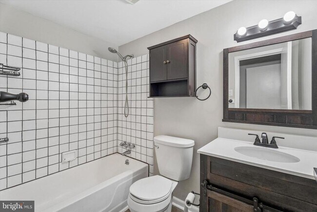 Building Photo - 400 Glendale Rd