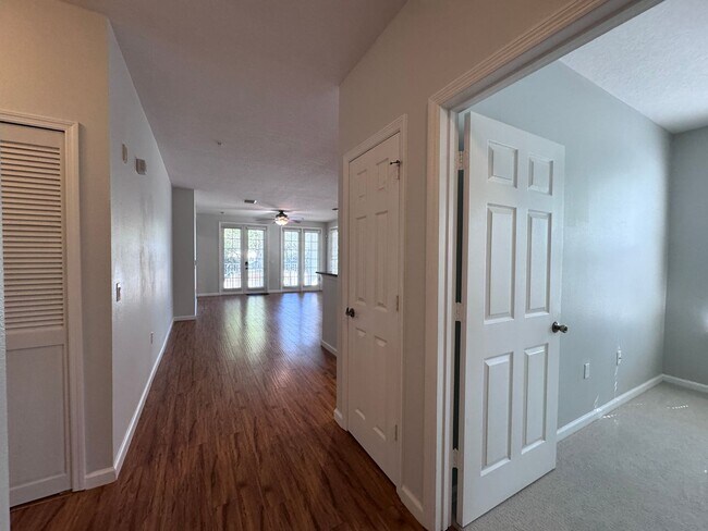 Building Photo - Bright and Inviting 3 bedroom, 2 Bath Condo in Desirable Baldwin Park