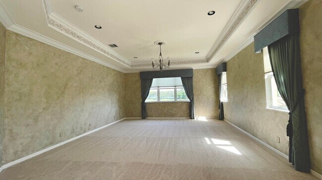 Building Photo - 9843 Vía Amati