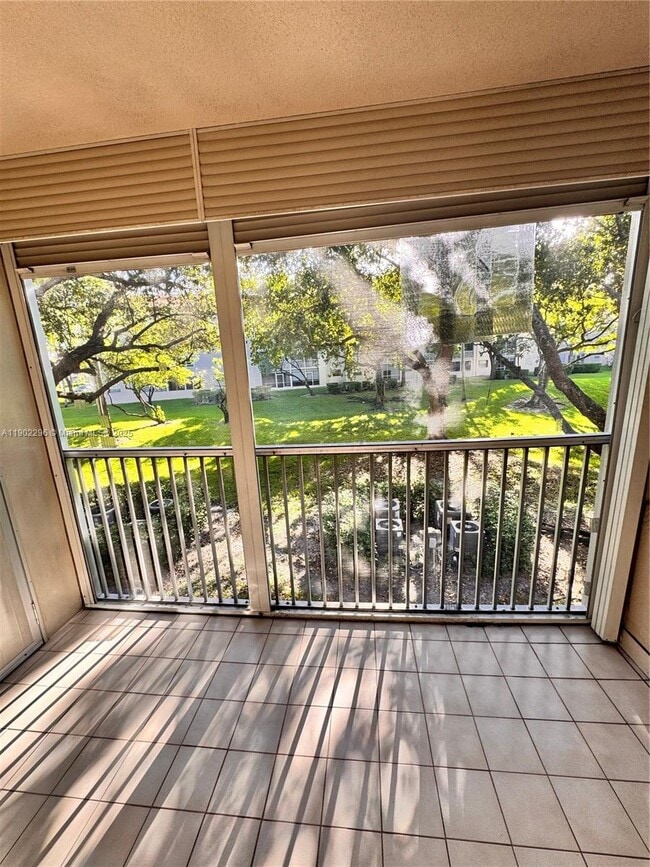 Building Photo - 1251 SW 125th Ave