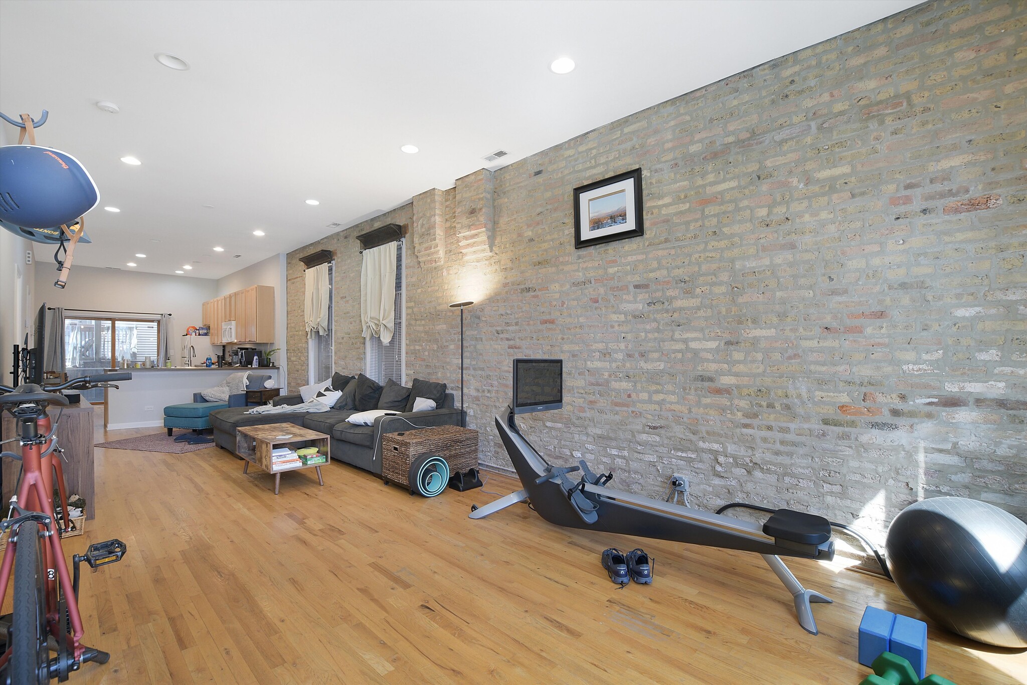 Building Photo - 2016 W Wabansia Ave