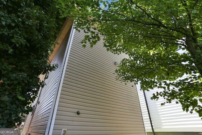 Building Photo - 449 Mary St SW
