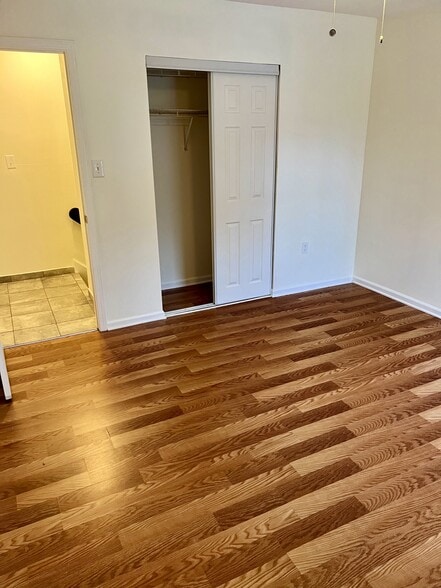 Building Photo - 123 Hunt Club Ct