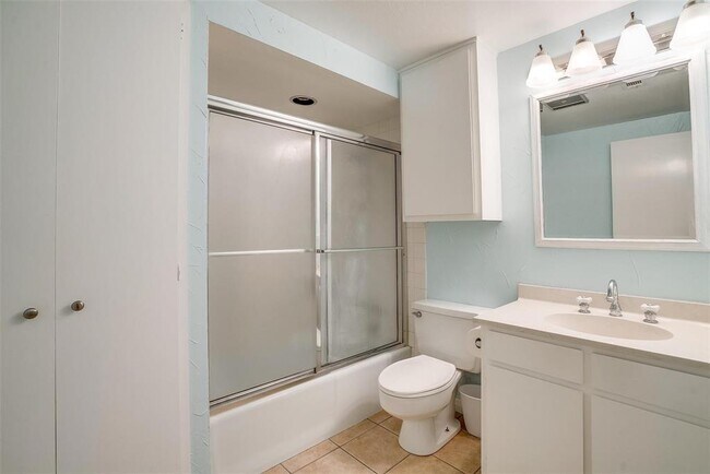Building Photo - 3025 Hulen Ct
