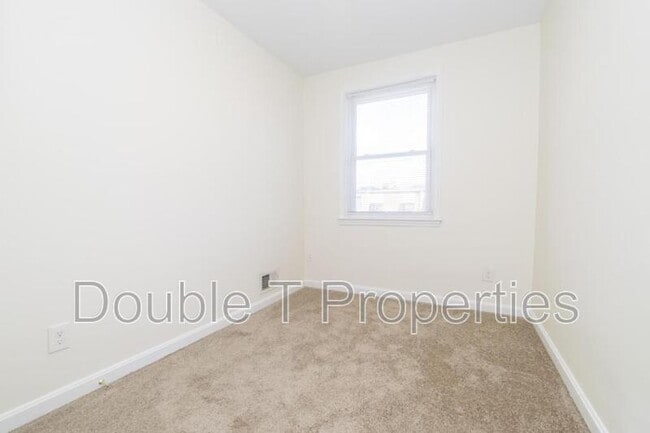 Building Photo - 3033 Seamon Ave