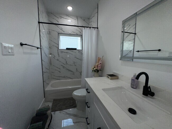 Building Photo - 1711 Ruth St