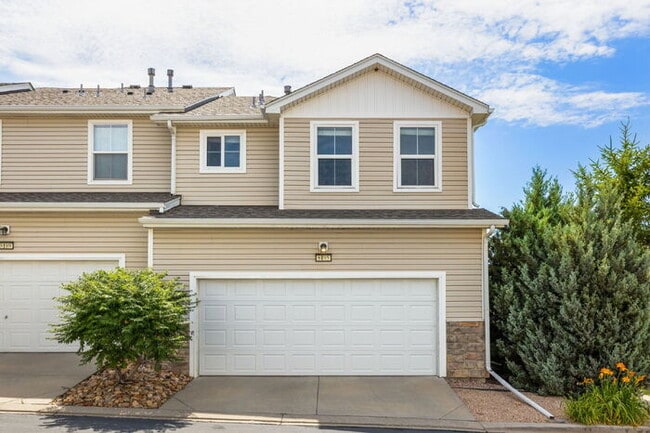 Building Photo - Granite Kitchen, Central AC, Oversized Gar...