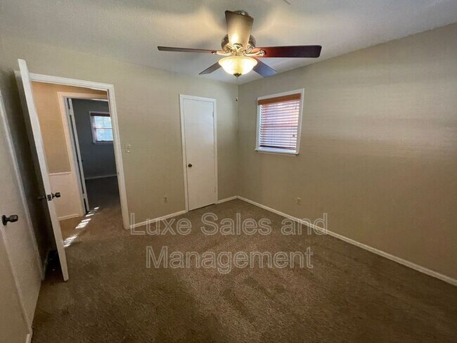 Building Photo - 1116 Harrington Dr