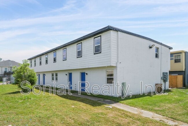 Primary Photo - 7750D N Coronet Court