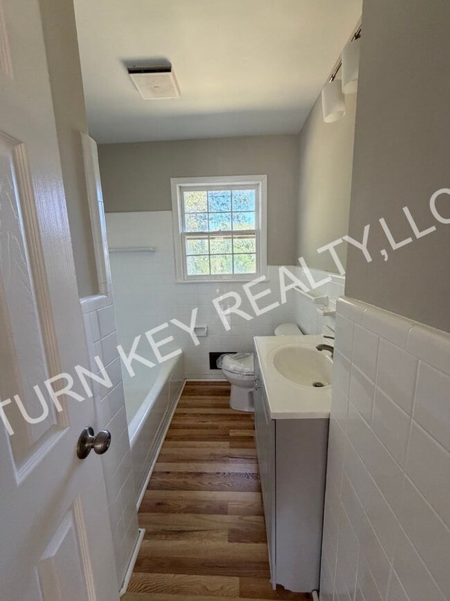 Building Photo - 1812 Etowah Cir