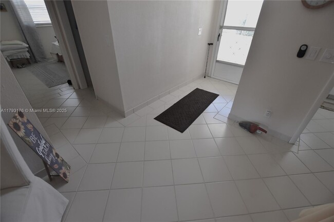 Building Photo - 2515 Emory Dr W