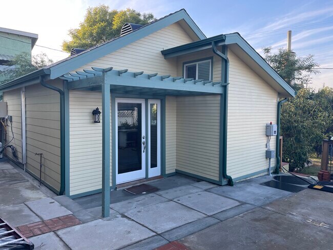 Building Photo - 2522 W Avenue 30