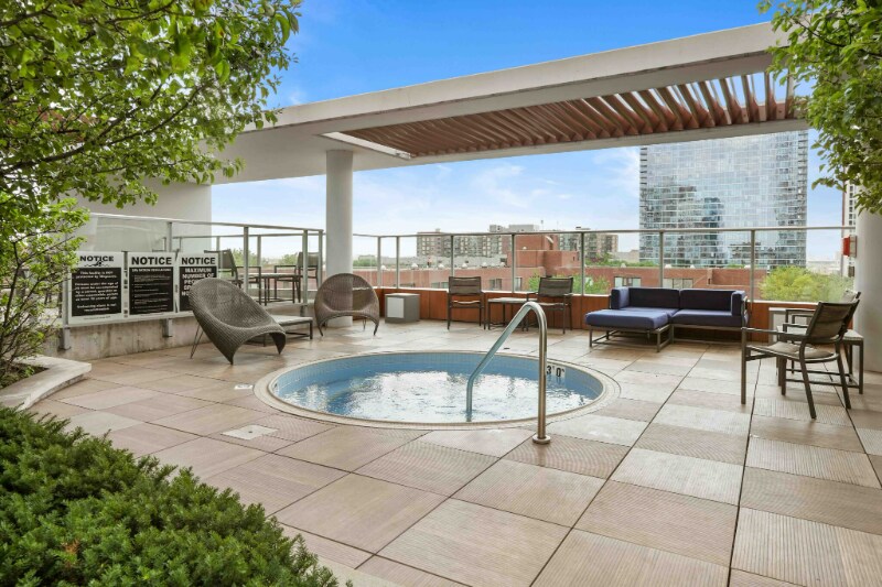 Building Photo - 998 S State St