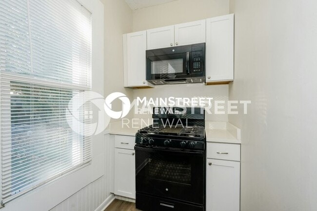 Building Photo - 1 Bedroom Pet-Friendly Home in Louisville, KY with Main Street Renewal