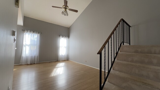 Building Photo - 385 Grissom Ct