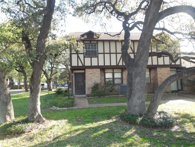 Primary Photo - 3501 Greystone Dr