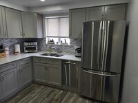 Building Photo - 205 Meadowlawn Rd