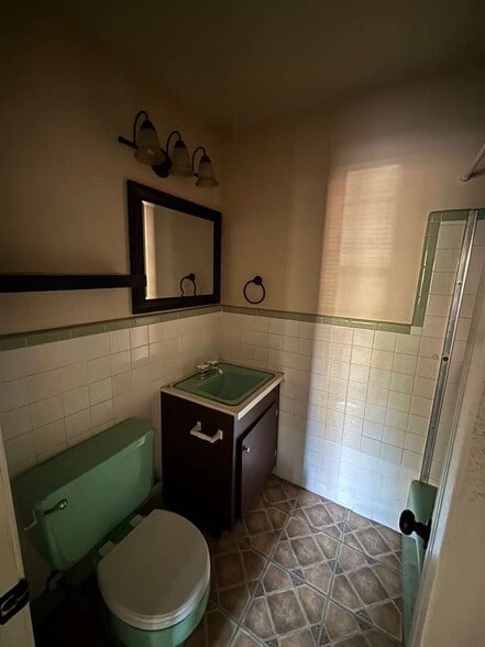 Building Photo - 14 Sara Forest Dr