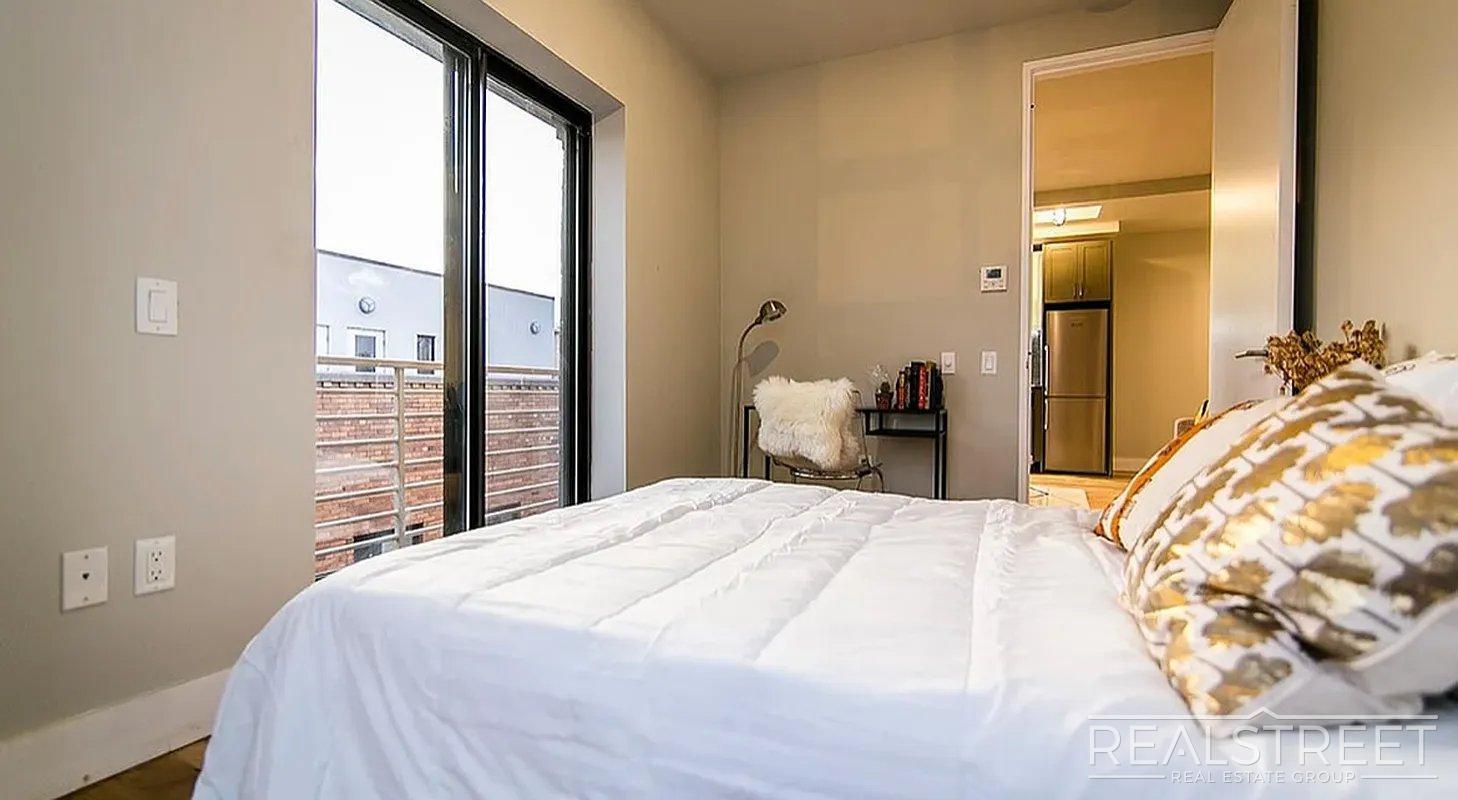 Building Photo - Bright 2 Bed / 1 Bath Loft-Style Residence with Multiple Balconies & Premium Amenities