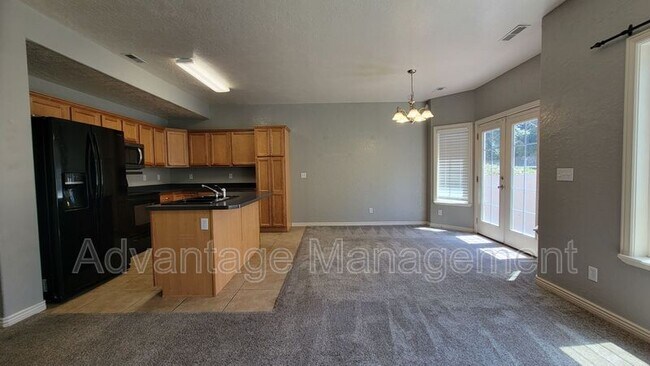 Building Photo - 251 Sunshine Dr