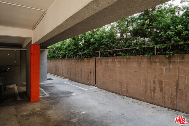 Building Photo - 246 N Coronado St