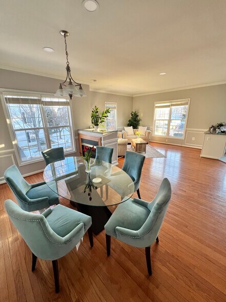 Building Photo - 2552 Sandbourne Ln