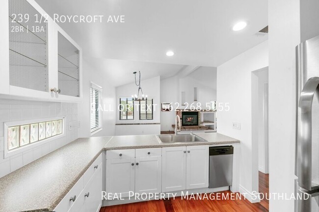 Building Photo - 239 1/2 Roycroft ave-