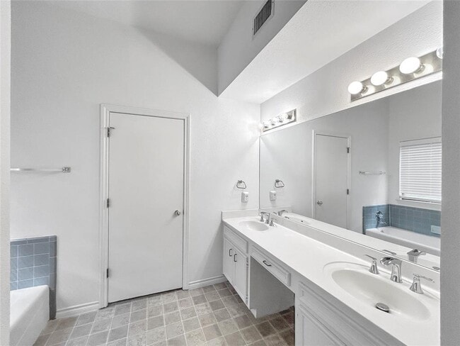 Building Photo - 5717 Taylor Draper Cove