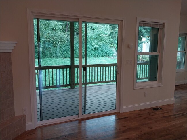 Building Photo - Beautiful Home in Convenient Swannanoa