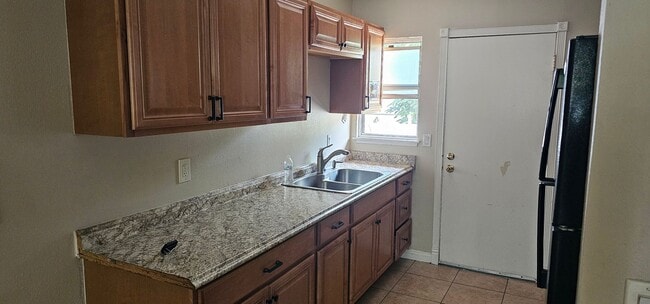 Building Photo - 3 bedroom 2 Bath Single Level Home