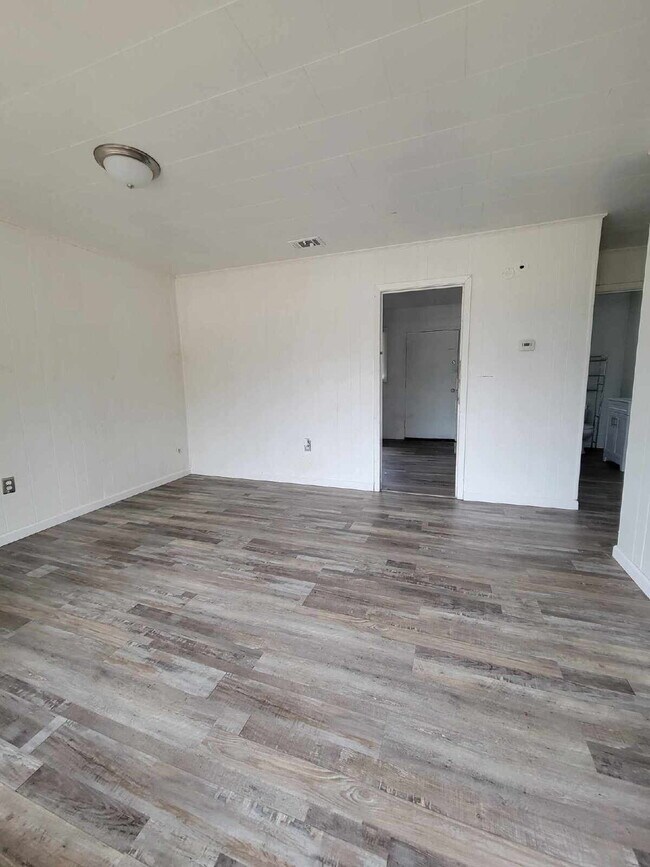 Building Photo - This 2/1 is being redone on inside.