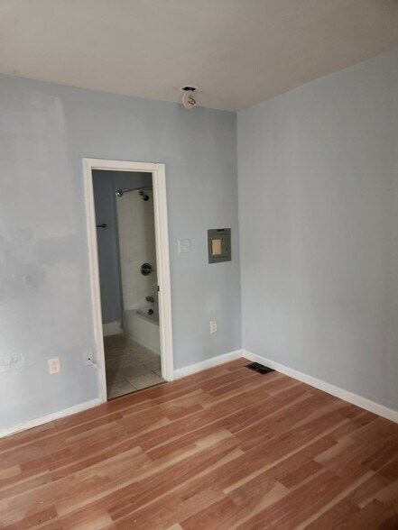 Building Photo - 2422 N Charles St