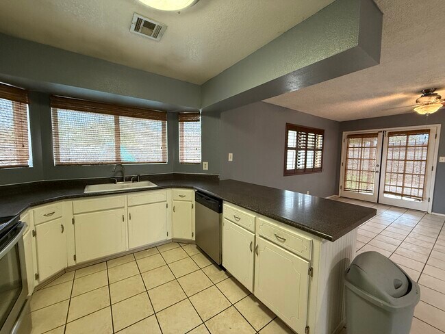 Building Photo - 1356 S 41st Ave