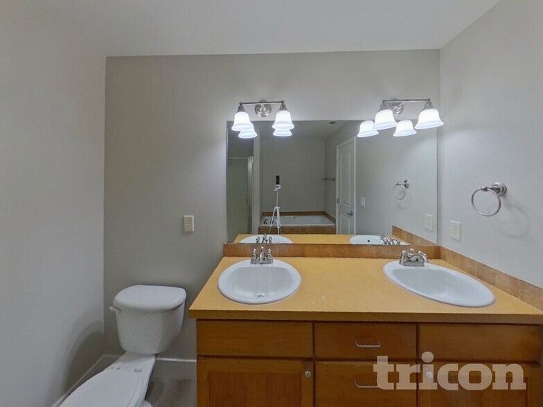 Building Photo - 11893 Dunhill Rd