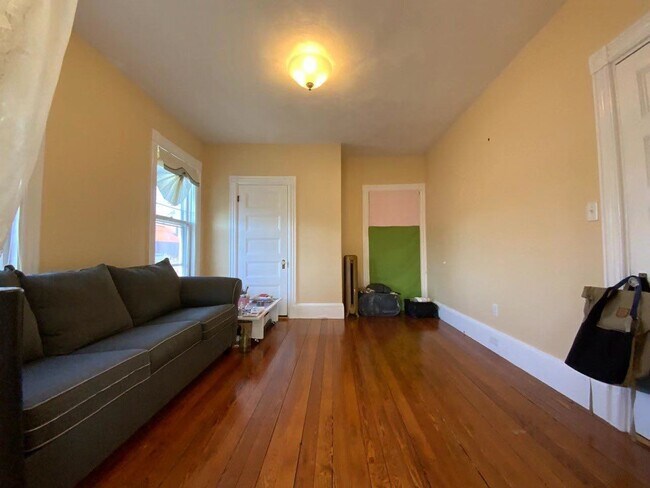 Building Photo - 64 Willow St