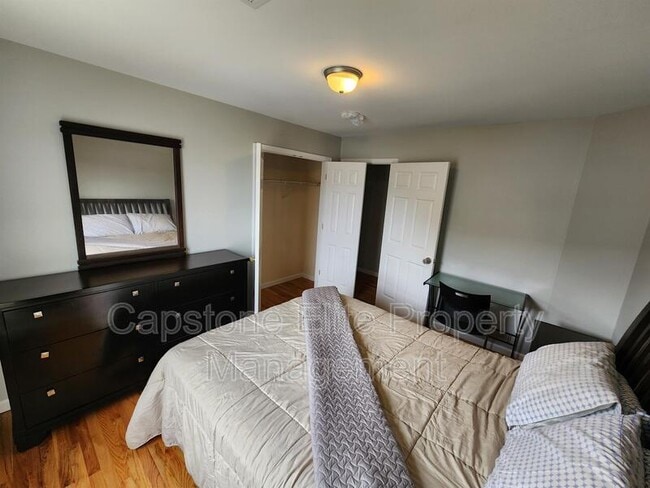 Building Photo - 255 - 257 NJ Railroad Ave #2
