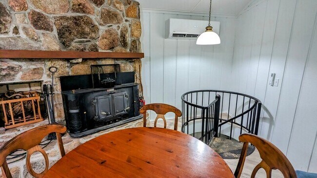 Building Photo - 828 Little Pine Mountain Rd