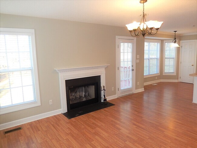 Building Photo - 1215 Delham Rd