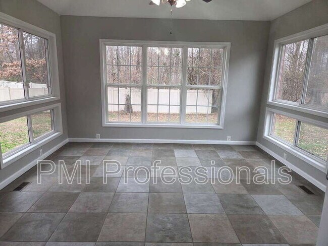 Building Photo - 617 Rambush Dr